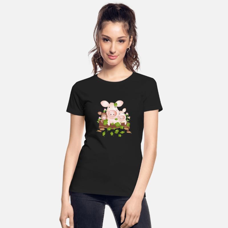 three lucky pigs with four-leaf clovers
